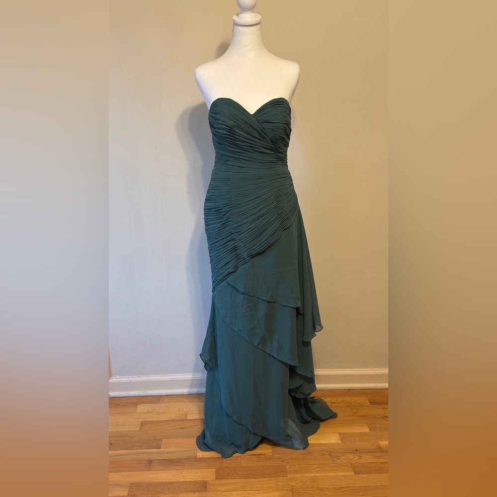 Elegant emerald green Strapless Gown
